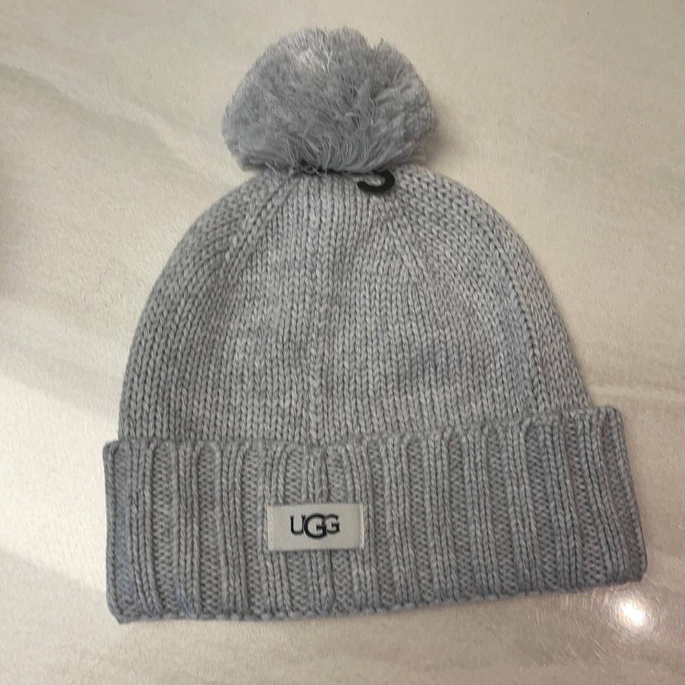 Ugg brand new never worn Pom Pom hat